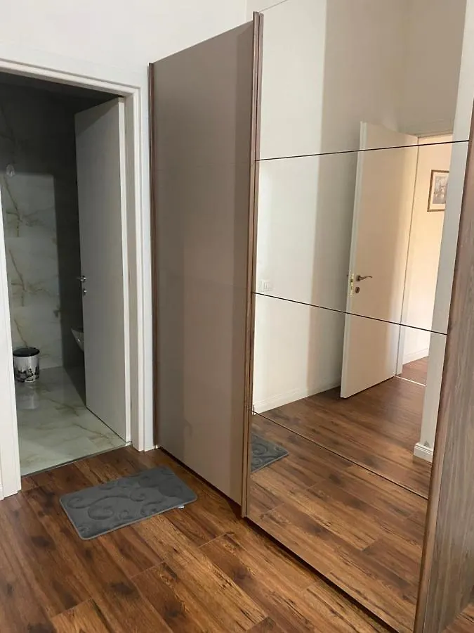 Ambassador Tirana Apartment 0*,
